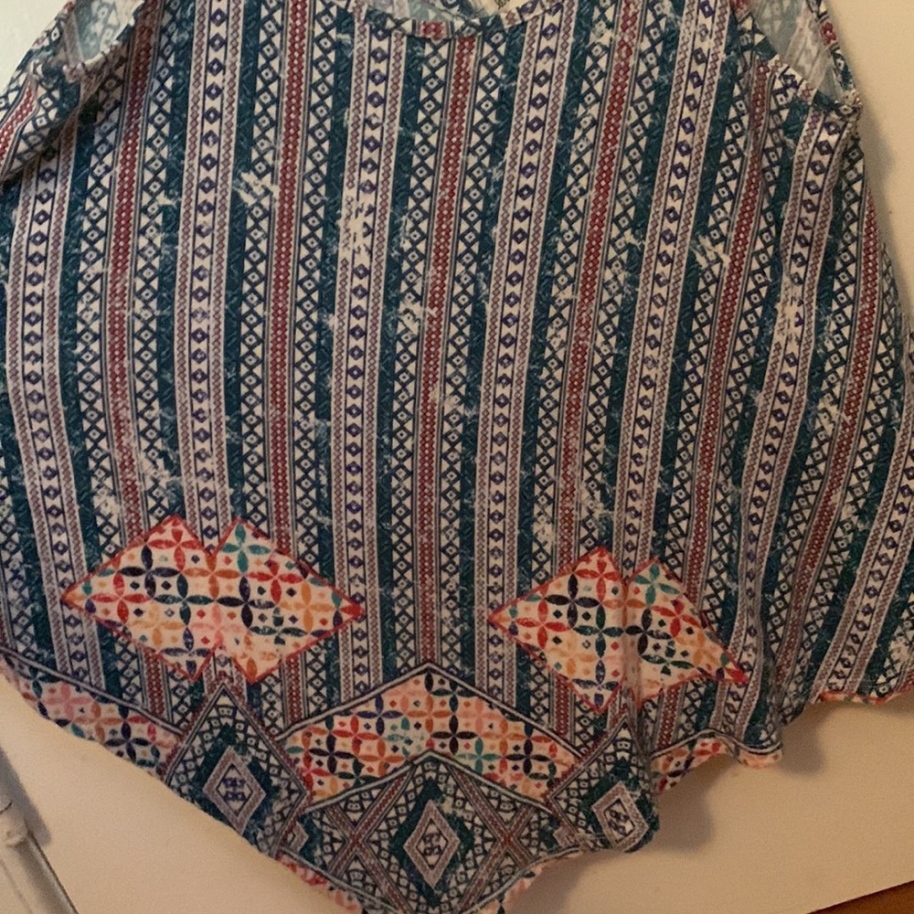 Multi Colored Triangular Tank - Picture 4 of 4